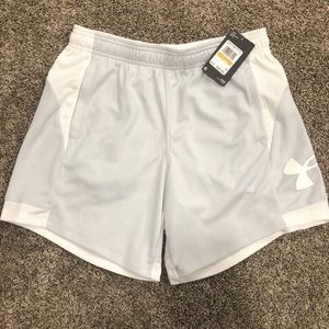 NWT Women’s Under Armour Loose Coupe Lache Suelto Shorts Size Small
